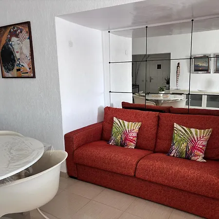 En Playa Chica, Gaviotas Apartment *