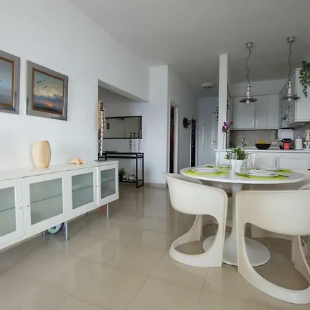 En Playa Chica, Gaviotas *